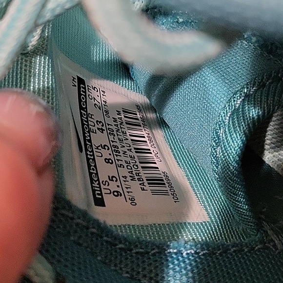 Nike Roshe Sneakers - Picture 11 of 12